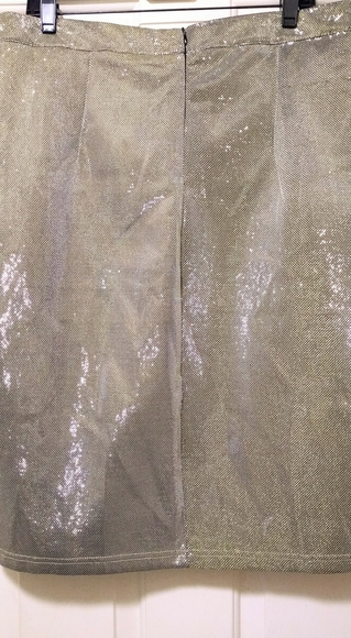 ✨ HOST PICK ✨ Stunning Metallic Slit Skirt - Picture 3 of 16